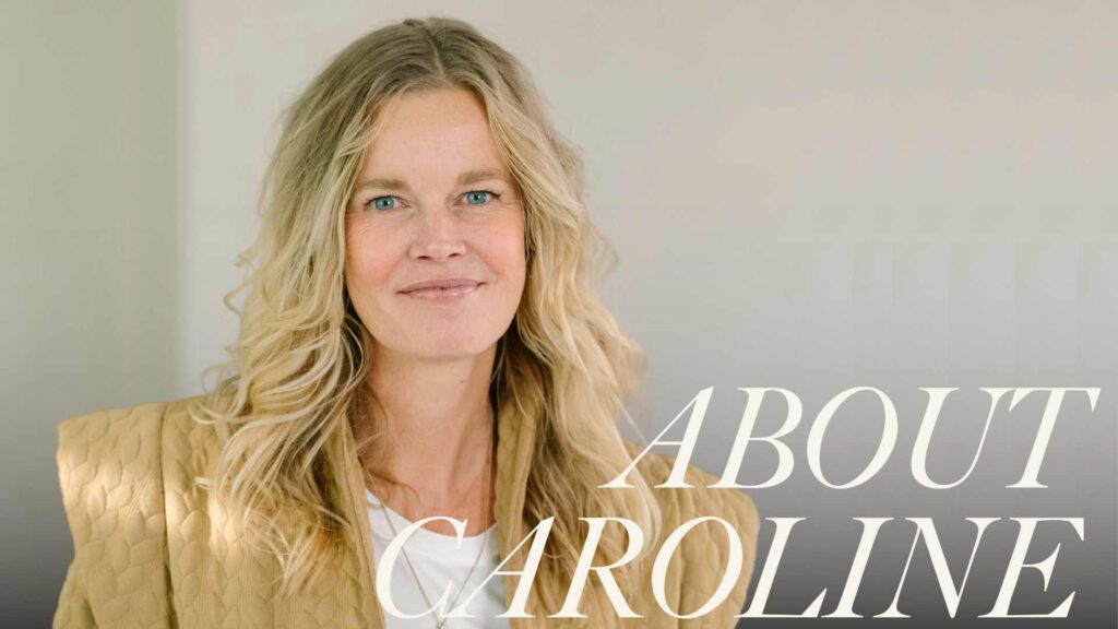 Portret van Caroline Glasbergen met de tekst "About Caroline" op een neutrale achtergrond.