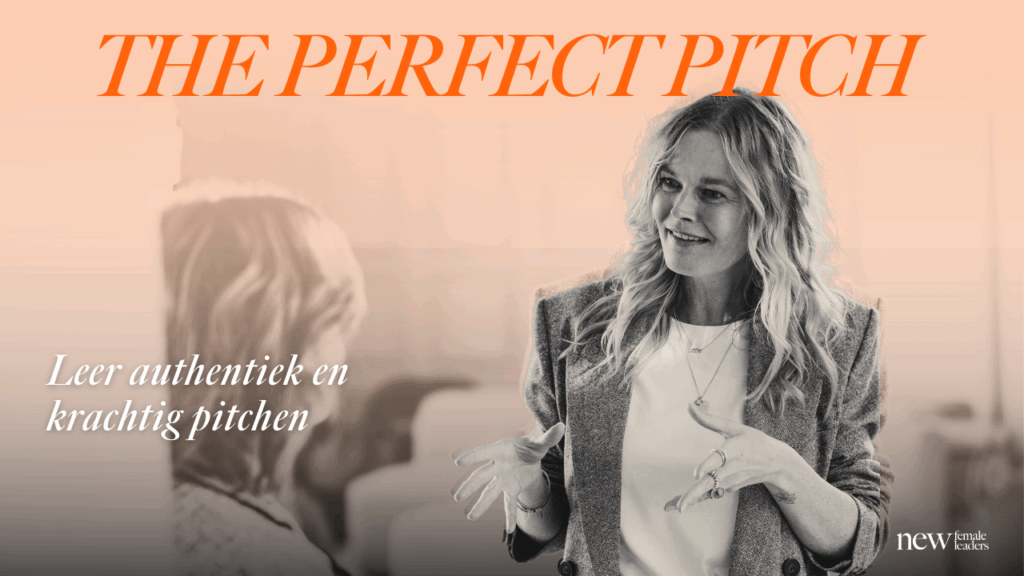 Vrouw geeft een presentatie tijdens een workshop met de titel "The Perfect Pitch".