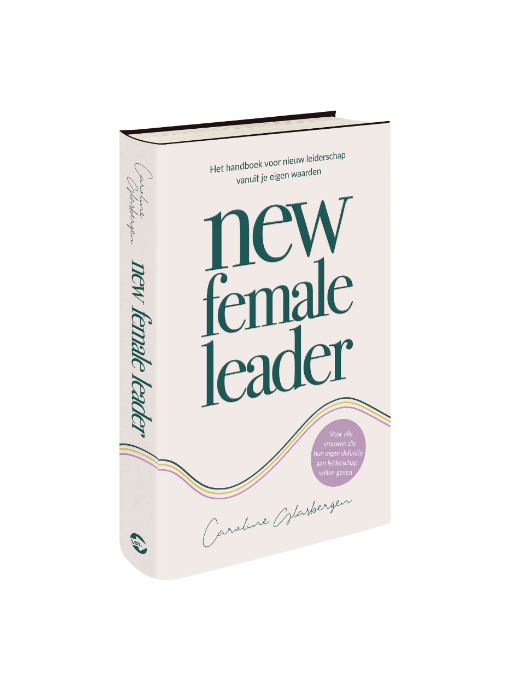 Boekomslag van *New Female Leader* van Caroline Glasbergen, een handboek over nieuw leiderschap vanuit je eigen waarden.